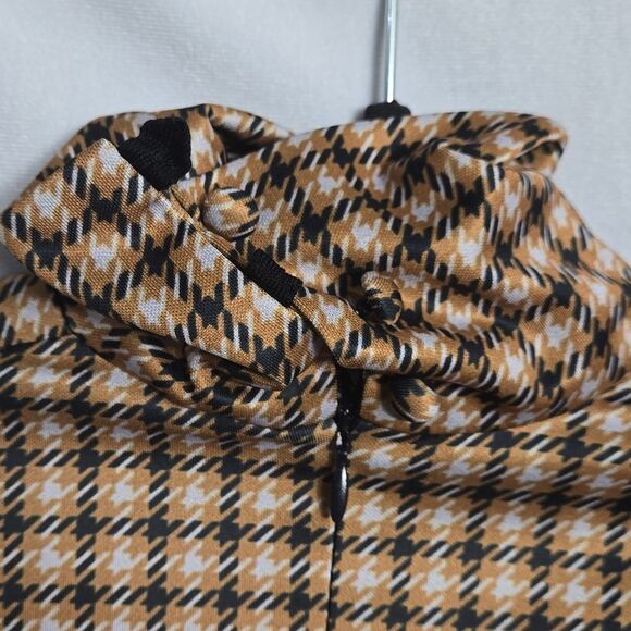 ROKH.. mask, houndstooth, turtleneck top.. - Picture 8 of 14